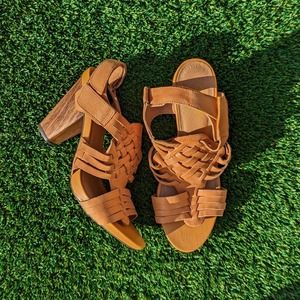 Clarks Leather Indigo Sandals Size 6M Like New